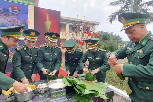 Tết thắm tình quân dân