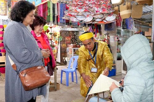 Dẫn tour ngày Tết