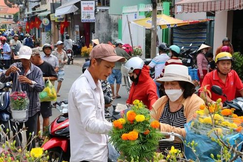 29 Tết, người mua, người bán hối hả… mong sớm về nhà đón Tết