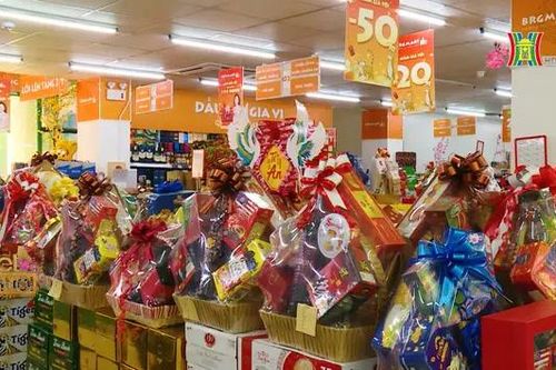 Thị trường Tết Hà Nội không cháy hàng, sốt giá