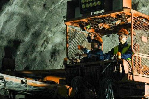 Xuân công trường, hòa với mùa Xuân đất nước…