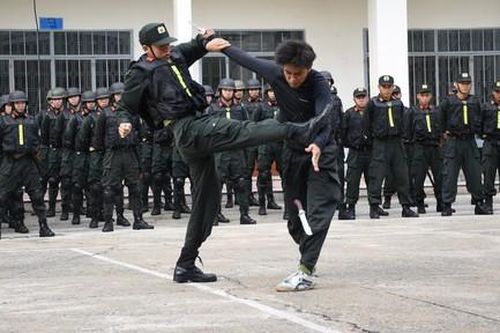 Thêm yêu Cảnh sát cơ động!
