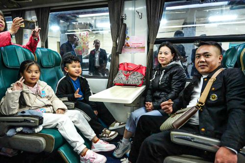Những vị khách đặc biệt trên 'chuyến tàu xuân' chạy xuyên giao thừa