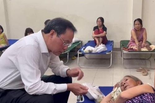Thành phố Hồ Chí Minh: Thăm hỏi, động viên các gia đình bị hỏa hoạn ở quận 1