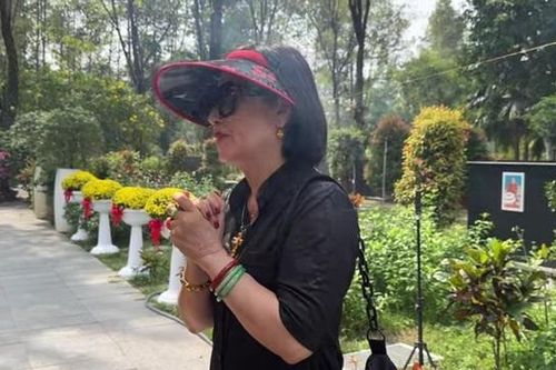 Thăm mộ cố NSƯT Vũ Linh, nghệ sĩ Mộng Tuyền nói 1 câu thấm thía về vụ việc con cháu tranh giành tài sản