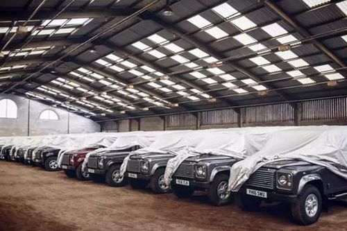 Người đàn ông từng chơi lớn tậu cùng lúc 200 chiếc Land Rover Defender về 'bỏ kho' vào năm 2015 ra sao sau 10 năm?