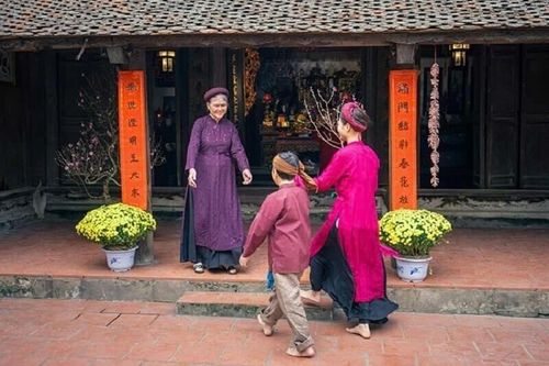 Tuổi nào xông nhà đem lại nhiều tài lộc, may mắn trong năm Ất Tỵ 2025?