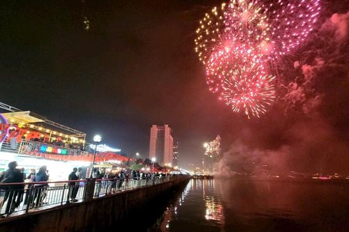 Đà Nẵng: Rực sáng pháo hoa chào năm mới Ất Tỵ 2025