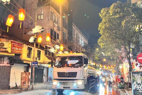 Quận Hoàn Kiếm duy trì vệ sinh môi trường sạch đẹp sau đêm Giao thừa