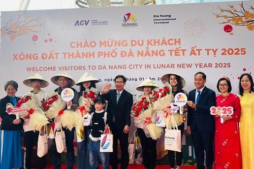 Đà Nẵng nhộn nhịp chào đón du khách quốc tế xông đất đầu năm