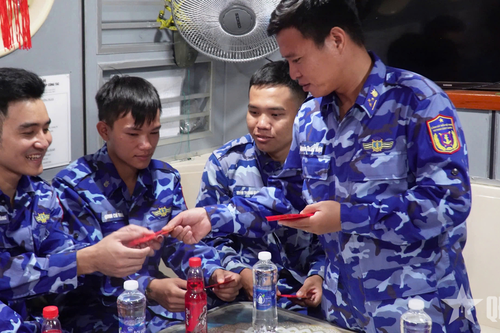 Đón Giao thừa giữa trùng khơi
