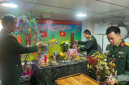 Lính biển đón xuân