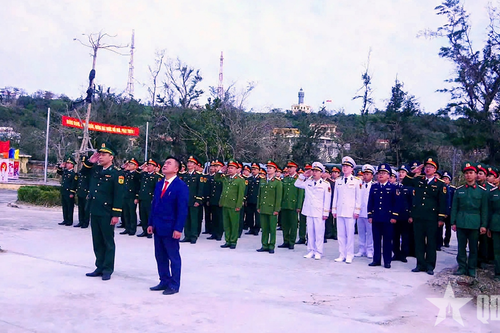Huyện Bạch Long Vĩ tổ chức lễ chào cờ chủ quyền đầu năm mới Ất Tỵ 2025