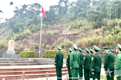 Bộ đội Biên phòng tỉnh Nghệ An chào cờ sáng mồng 1 Tết Ất Tỵ 2025