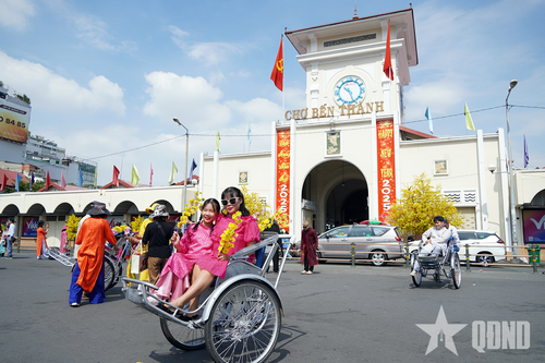 Thành phố thanh bình vào Xuân mới Ất Tỵ