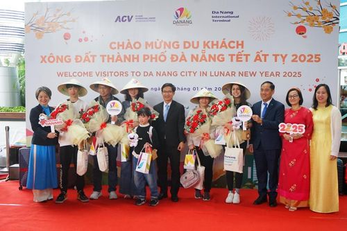 Đà Nẵng rộn ràng đón 140 chuyến bay đến trong ngày Mùng 1 Tết