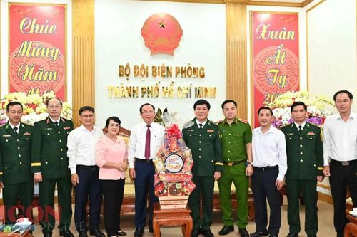 Bí thư Thành ủy TPHCM Nguyễn Văn Nên chúc tết Bộ đội Biên phòng TPHCM đêm Giao thừa