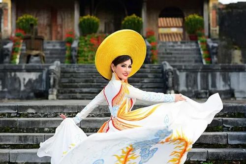 Đạo diễn Nguyễn Lan Vy: Áo dài và Tết - biểu tượng của di sản văn hóa và khát vọng phát triển
