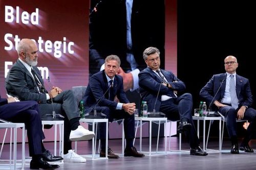 Thủ tướng Serbia từ chức trước áp lực từ làn sóng biểu tình chống chính quyền