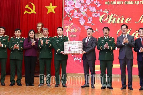 Lãnh đạo tỉnh Nam Định thăm, chúc Tết các đơn vị làm nhiệm vụ đêm Giao thừa