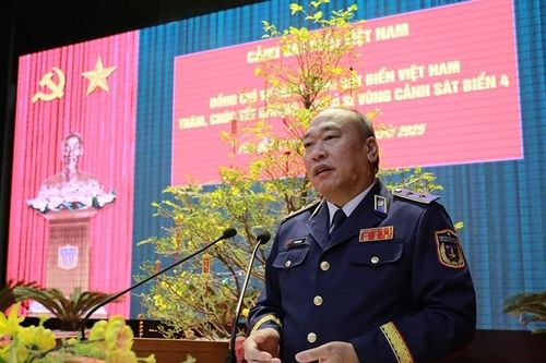 Tư lệnh Cảnh sát biển Việt Nam thăm, chúc Tết cán bộ, chiến sĩ Bộ Tư lệnh Vùng Cảnh sát biển 4