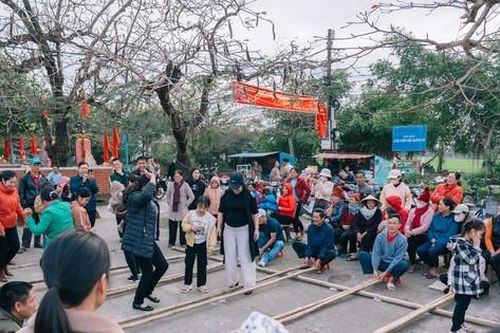 Làng của vạn trò vui