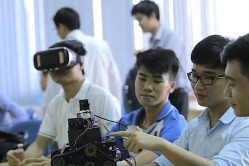 Hiến kế để bình dân học vụ số trở thành nền tảng cho kỉ nguyên mới