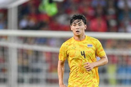 Hậu vệ nhập tịch tuyển Thái Lan gặp rắc rối vì hành vi thiếu chuẩn mực