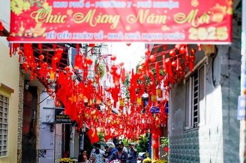 'Đỏ mắt' tìm quán ăn ngày mùng 1 Tết