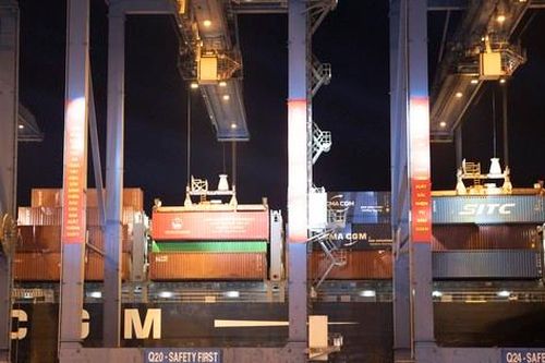 7 chuyến tàu container làm hàng tại Tân cảng - Cát Lái đêm giao thừa