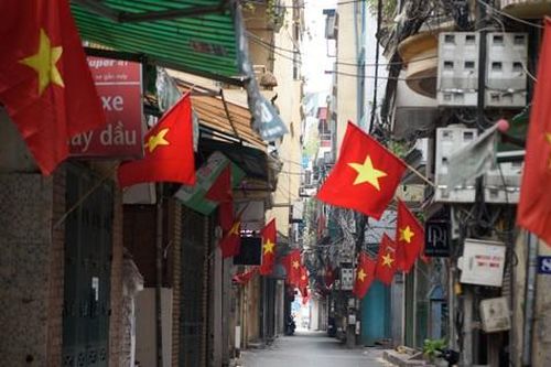 Ngắm phố phường Hà Nội yên bình mồng 1 Tết Ất Tỵ