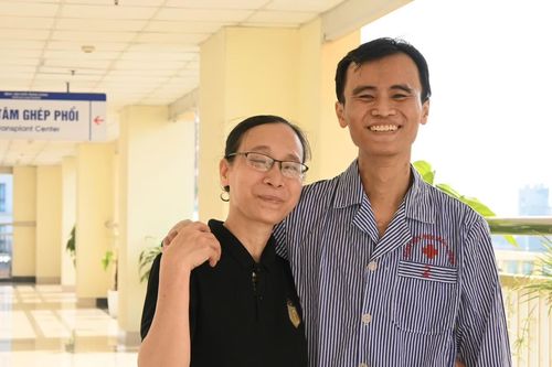 Cú điện thoại 45 giây tái sinh cuộc đời bác sĩ trẻ