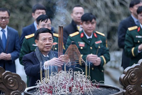 Bộ TT&TT dâng hương tưởng niệm Chủ tịch Hồ Chí Minh tại khu di tích K9