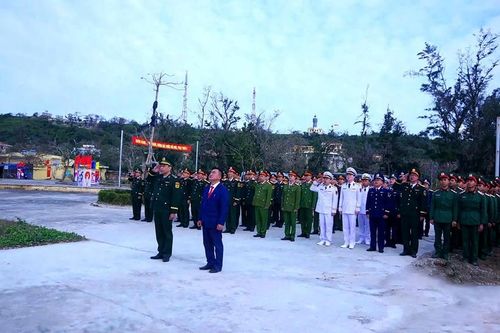 Thiêng liêng Lễ chào cờ trên đảo tiền tiêu Bạch Long Vĩ ngày đầu năm
