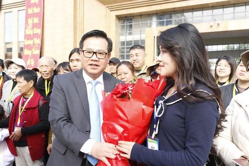 Hơn 12 ngàn người nhập cảnh qua cửa khẩu Quốc tế Móng Cái ngày mùng 1 Tết Nguyên đán