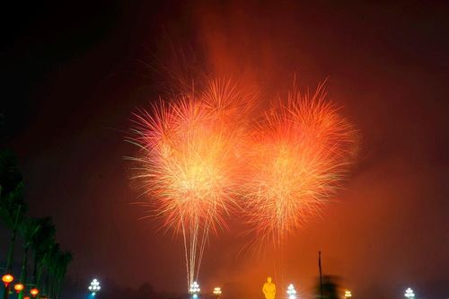 Thành phố Vinh rực rỡ pháo hoa chào đón năm mới Ất Tỵ