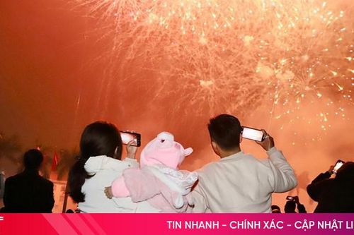 Pháo hoa đẹp và ước vọng năm mới của người dân Hà Tĩnh