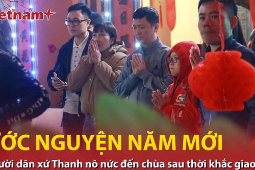 Người dân xứ Thanh nô nức đi chùa cầu an sau thời khắc Giao thừa