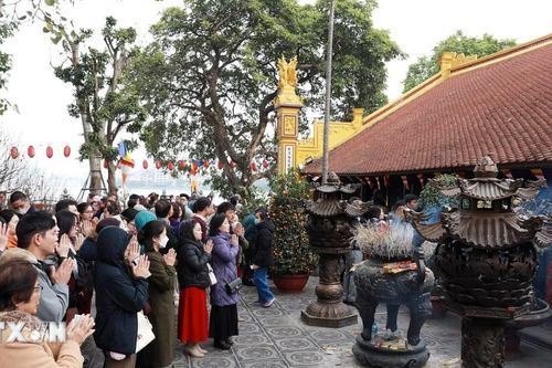 Phong tục đi lễ chùa ngày đầu Năm mới của người Hà Nội