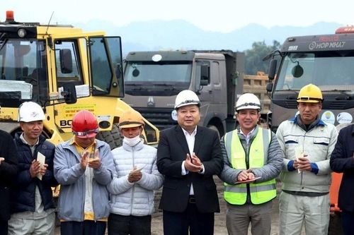 Sắc xuân trên công trường thi công cao tốc Tuyên Quang-Hà Giang