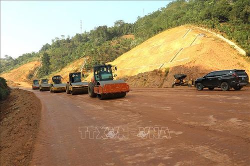 Sắc xuân trên công trường cao tốc Tuyên Quang - Hà Giang