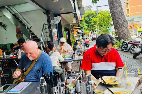TP Hồ Chí Minh vắng vẻ và thanh bình trong ngày Mùng 1 Tết