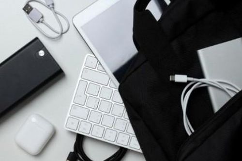 5 phụ kiện điện thoại không thể thiếu khi đi du xuân