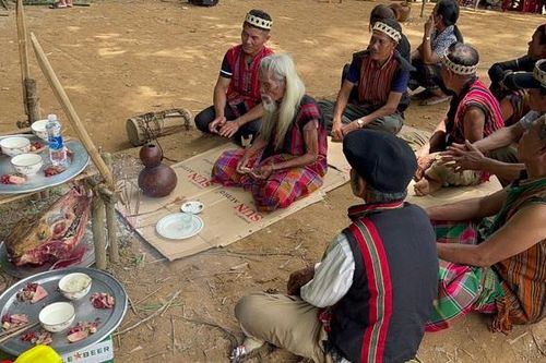 Độc đáo lễ hội Lấp lỗ bên dãy Trường Sơn hùng vĩ