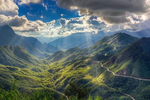 Tỉnh có con đèo dài nhất Việt Nam, lên đến 50km: Cắt ngang dãy Hoàng Liên Sơn, nằm ở độ cao 2000m