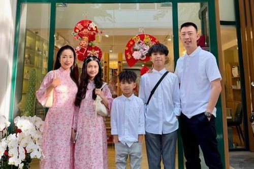 Sao Việt xúng xính váy áo ngày đầu năm mới