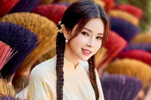 Bí quyết giữ dáng ngày Tết của Đào Lan Phương: Ăn thả ga nhưng vẫn chuẩn 'vóc dáng nữ thần'