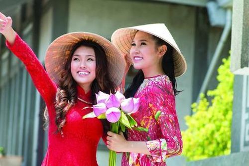 Gen Z gửi tình yêu vào tà áo dài ngày Xuân