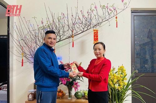 Gìn giữ nét đẹp tục xông đất và hái lộc đầu xuân