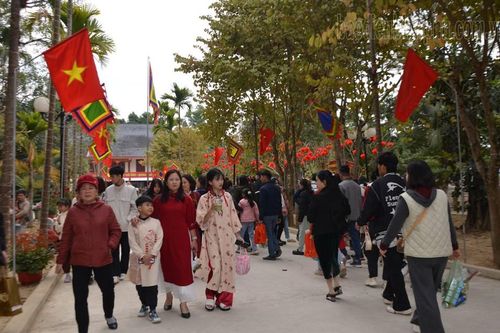 Đền Hoàng Công Chất trong ngày đầu xuân